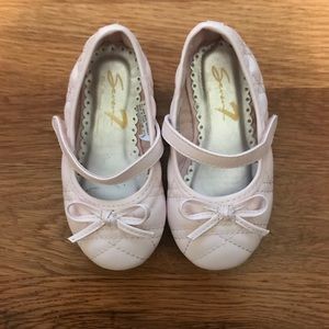 Seven7 infant pink flats